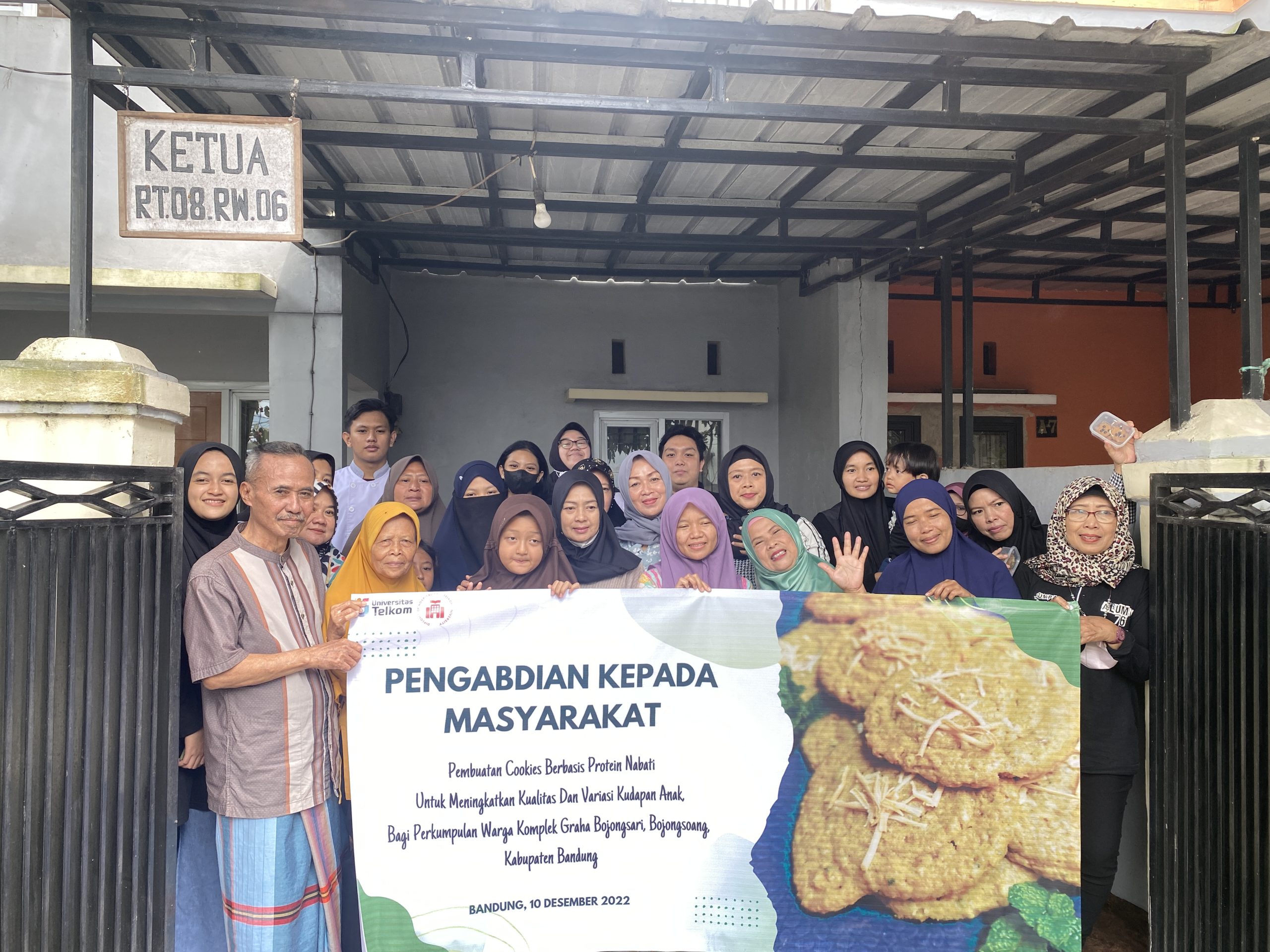 PEMBUATAN COOKIES BERBASIS PROTEIN NABATI UNTUK MENINGKATKAN KUALITAS DAN VARIASI KUDAPAN ANAK, BAGI PERKUMPULAN WARGA KOMPLEK GRAHA BOJONGSARI, BOJONGSOANG, KABUPATEN BANDUNG