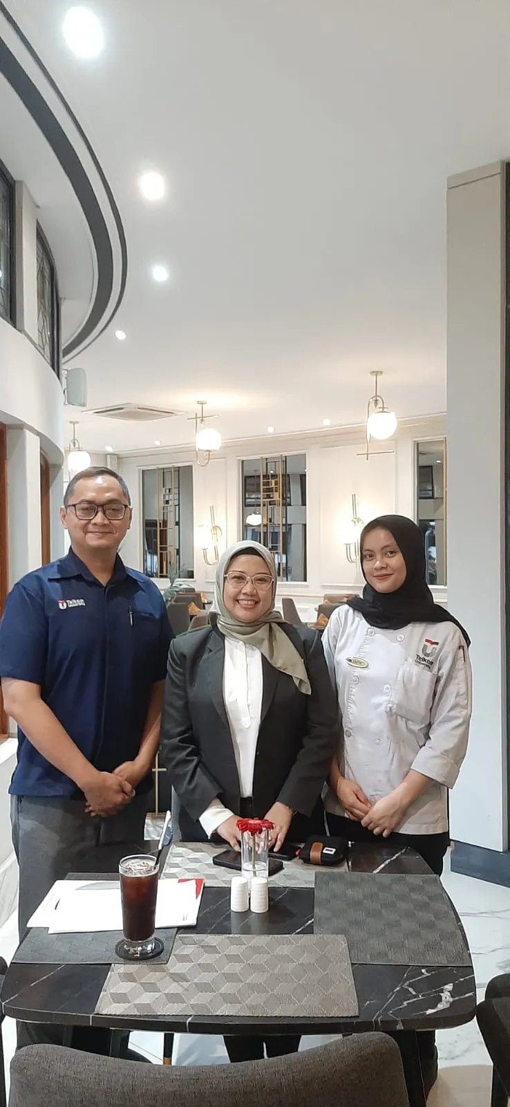 Monev di Savoy Homann