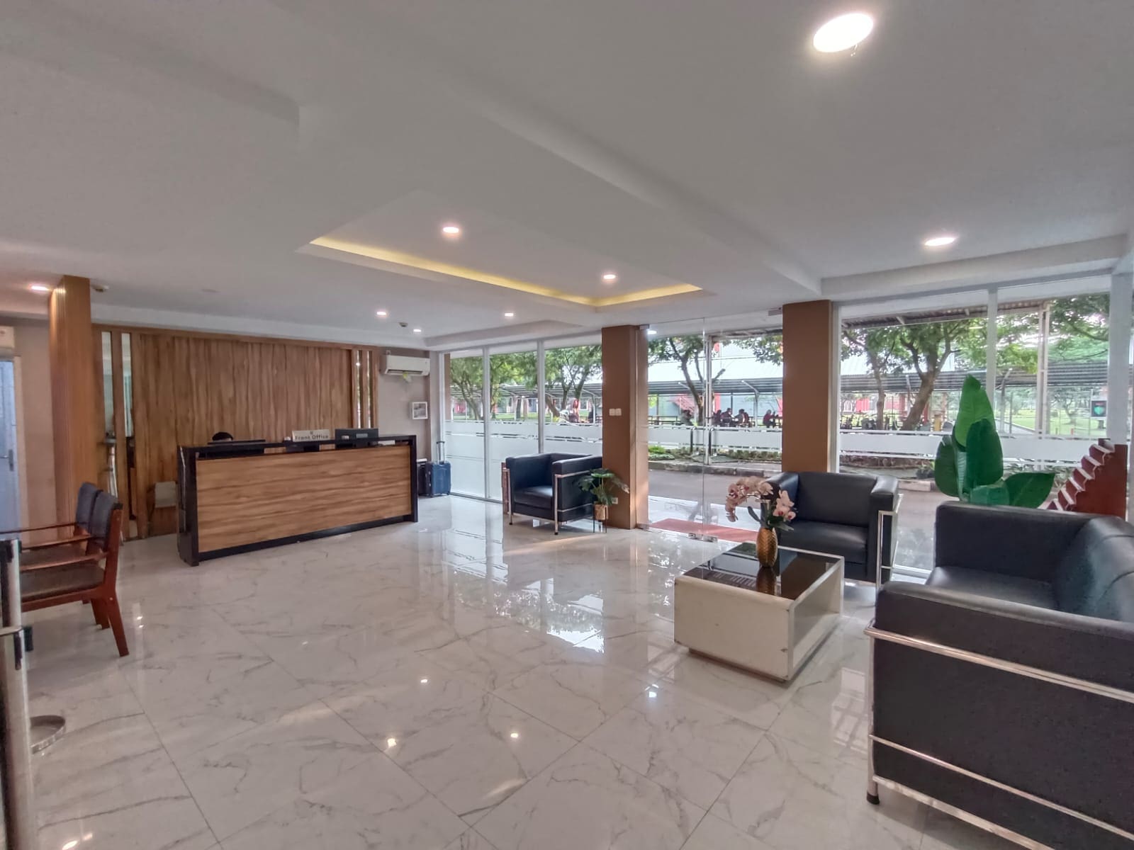 Front Office 1